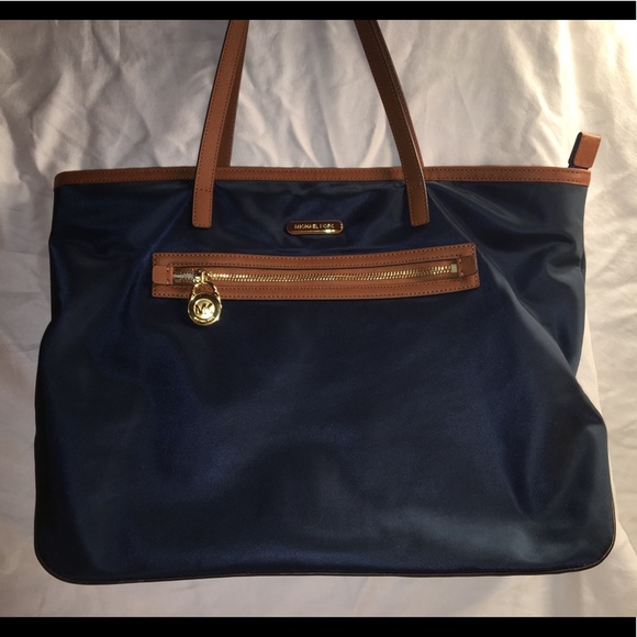 Michael Kors Handbags - Michael Kors large Navy kempton nylon tote